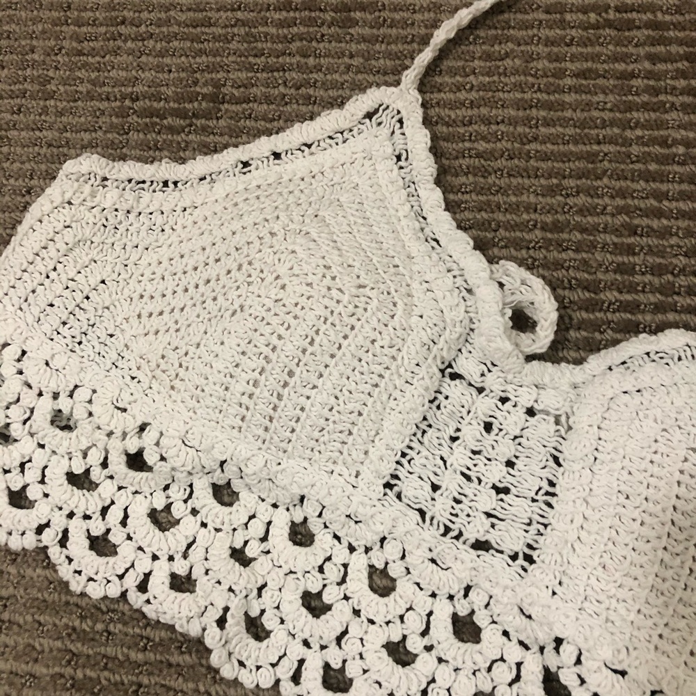 🚫SOLD‼️ White Crochet Halter Boho Crop Top - Picture 3 of 5